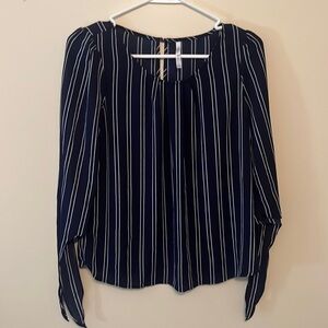 Blouse with 3/4 sleeves and sleeve ties